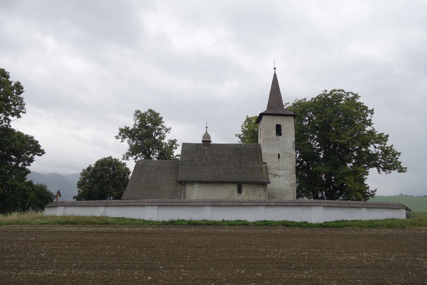 Gotický kostol všetkých svätých Ludrová