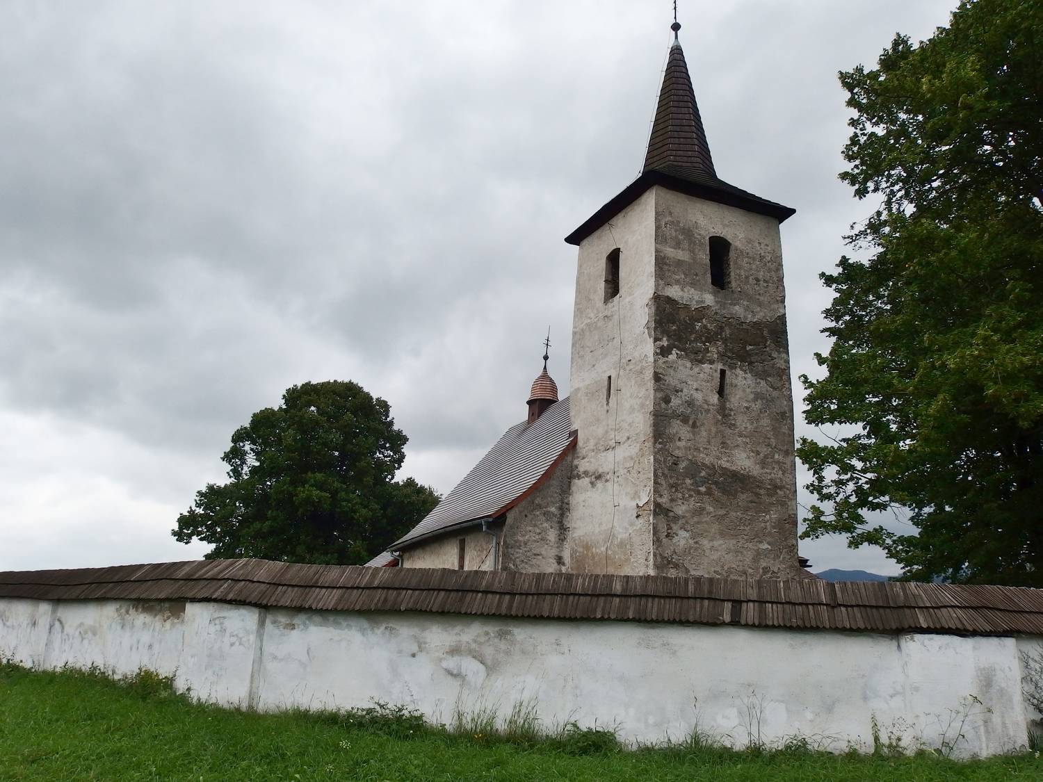 Gotický kostol všetkých svätých Ludrová