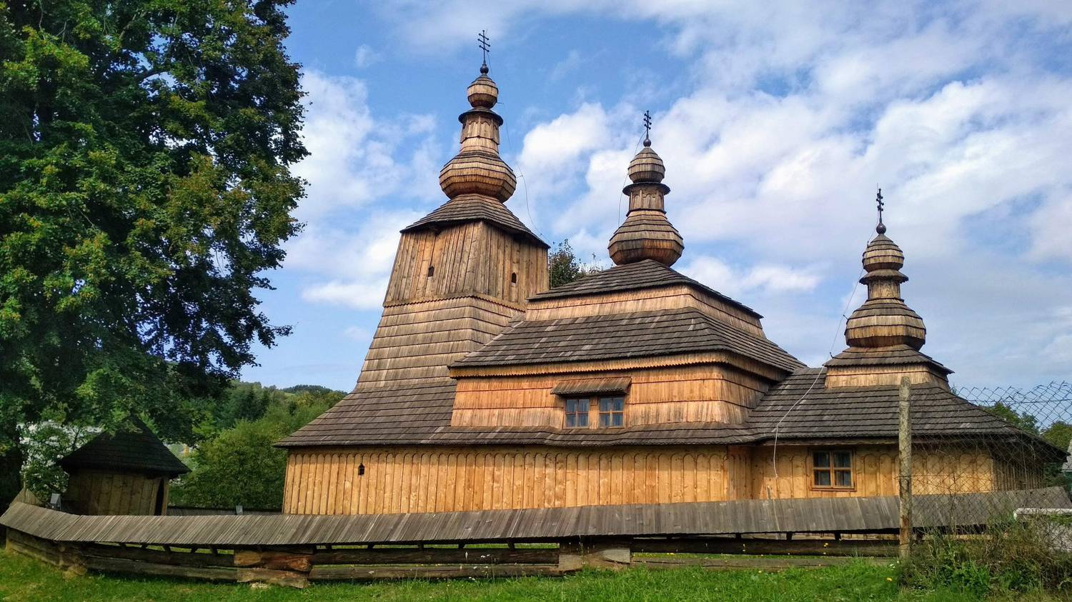 Chrám Ochrany Presvätej Bohorodičky Miroľa